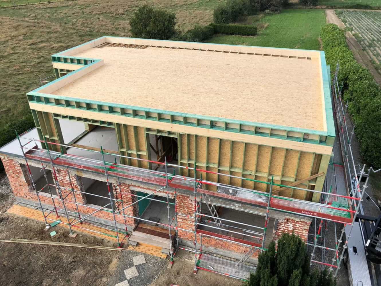 De Aarde bestaat uit 15 tektonische aardplaten waarvan 9 grote aardplaten zijn, en 6 kleinere aardplaten