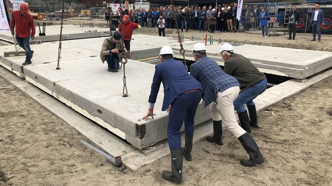 De Aarde bestaat uit 15 tektonische aardplaten waarvan 9 grote aardplaten zijn, en 6 kleinere aardplaten